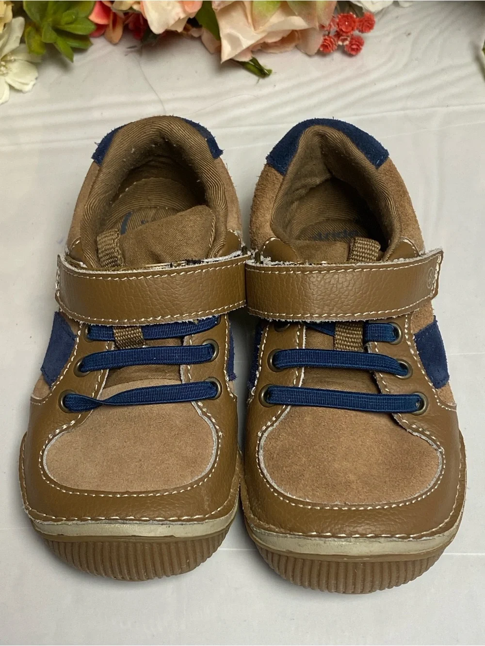 Stride Rite SRT Wes Leather Sneaker Taupe/Navy Boys Size 8.5M